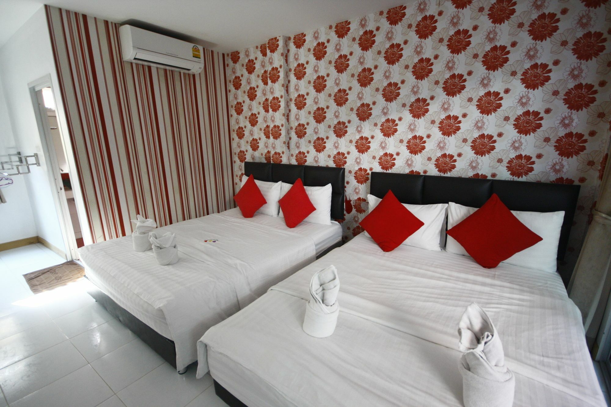 Tawaen Beach Resort Ko Lan Buitenkant foto